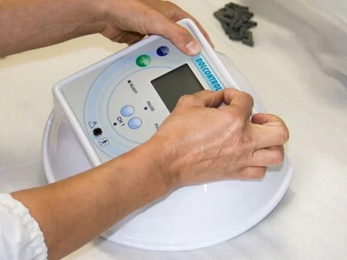 Scopri quali sono i benefici dell'ultrasuonoterapia per il trattamento delle problematiche della spalla! Dispositivo di ultrasuonoterapia Dolcontrol