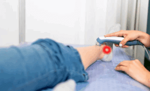 Terapia con ultrasuoni per dolore alla caviglia post infortunio