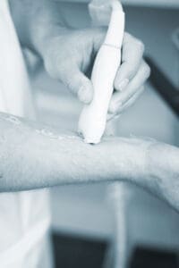 Dispositivo elettromedicale ultrasuoni per cliniche: Trattamenti post-operatori